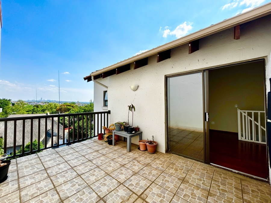 2 Bedroom Property for Sale in Sunninghill Gauteng