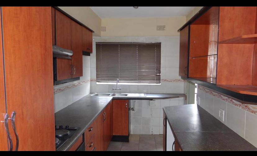 2 Bedroom Property for Sale in Fontainebleau Gauteng