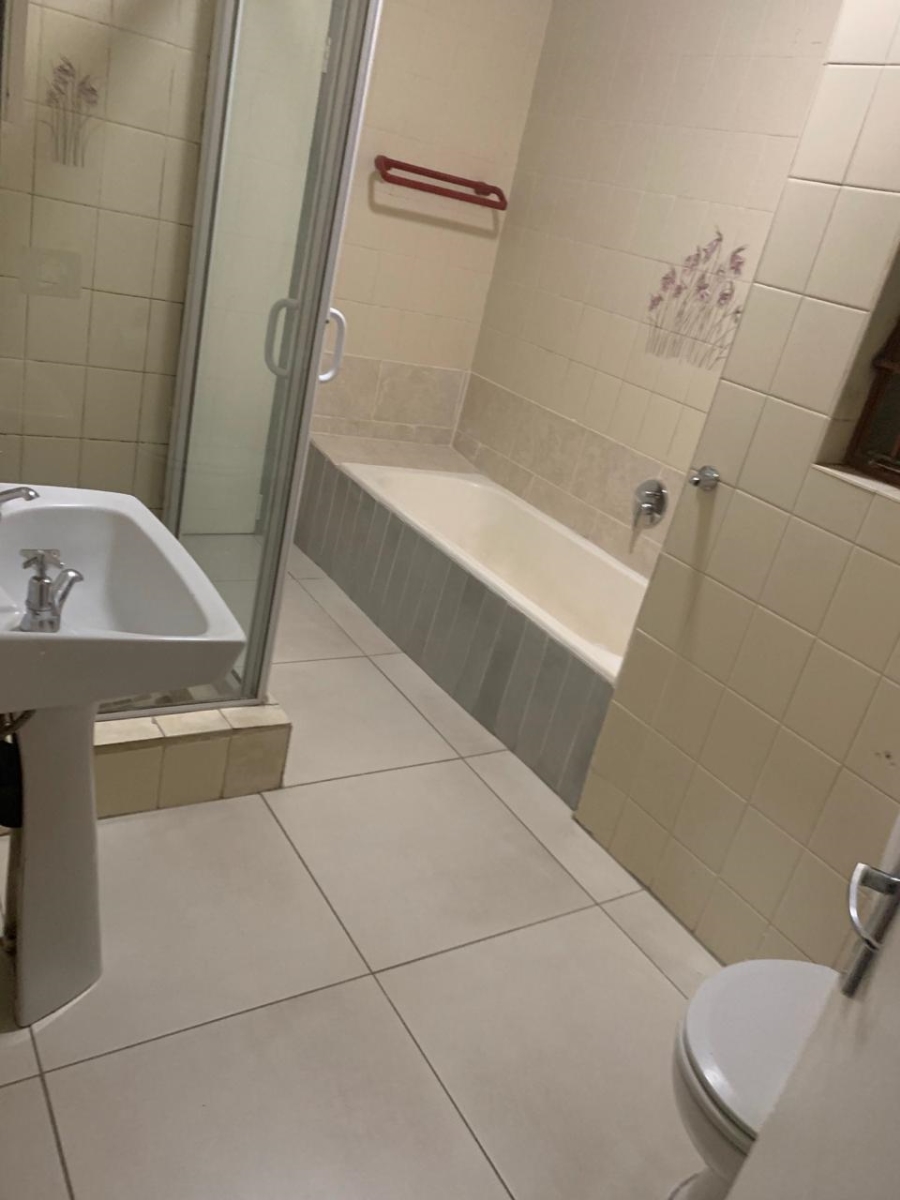 2 Bedroom Property for Sale in Fontainebleau Gauteng