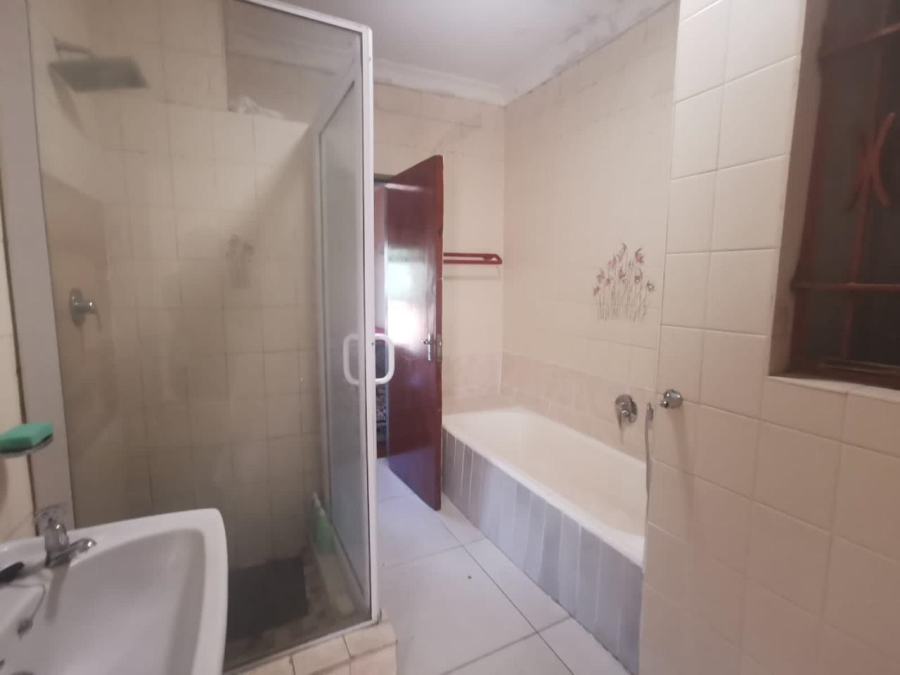 2 Bedroom Property for Sale in Fontainebleau Gauteng