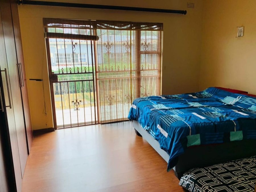 2 Bedroom Property for Sale in Fontainebleau Gauteng