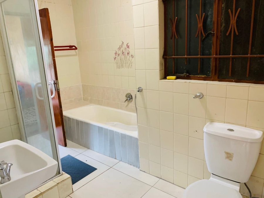 2 Bedroom Property for Sale in Fontainebleau Gauteng