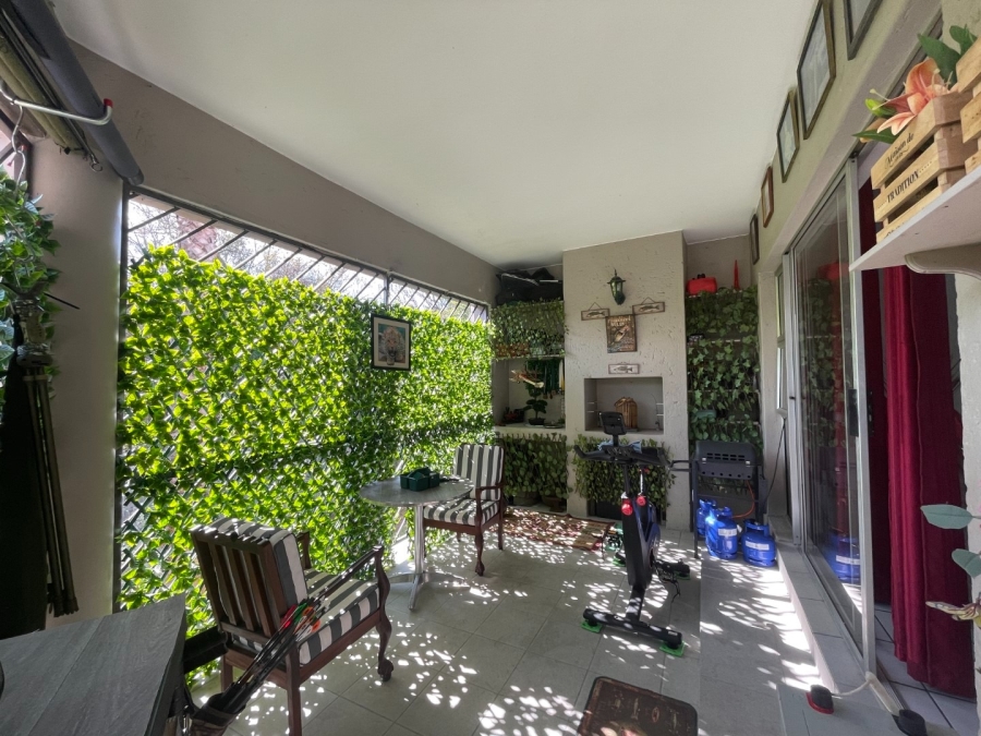 2 Bedroom Property for Sale in Bryanston Gauteng