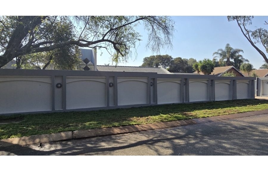 5 Bedroom Property for Sale in Wierda Park Gauteng