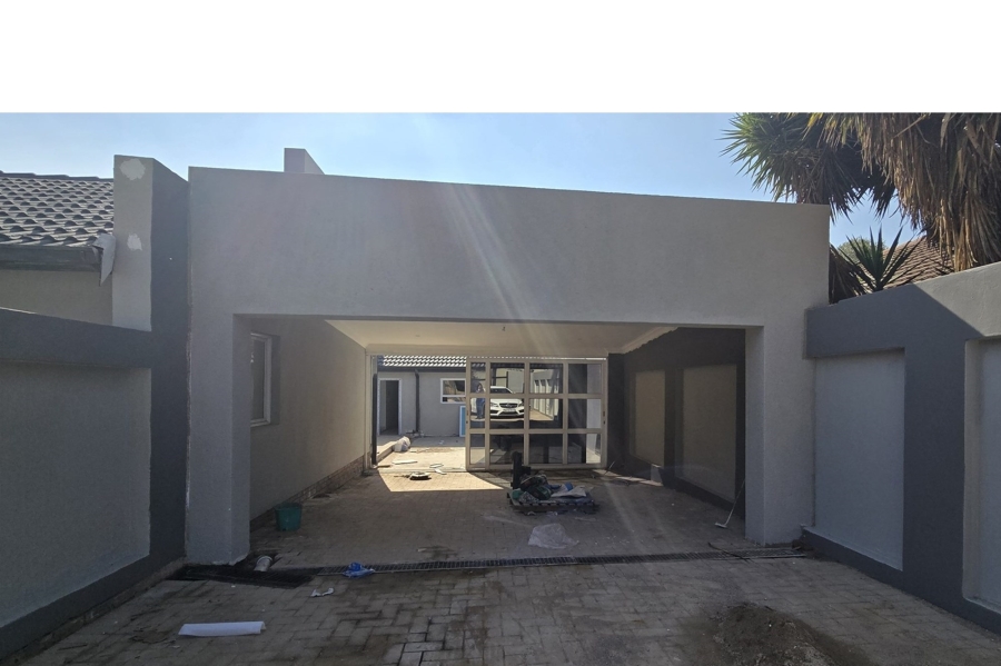 5 Bedroom Property for Sale in Wierda Park Gauteng