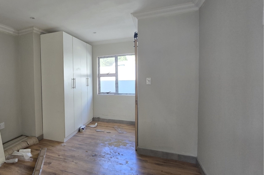 5 Bedroom Property for Sale in Wierda Park Gauteng