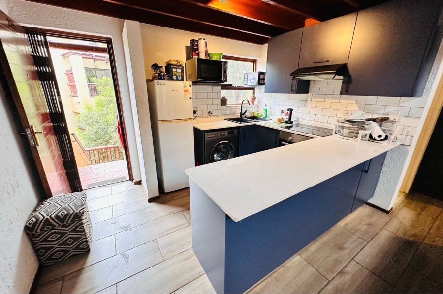 To Let 1 Bedroom Property for Rent in Douglasdale Gauteng