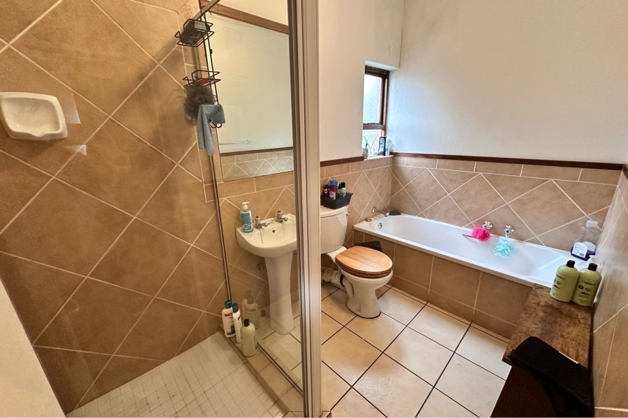 To Let 1 Bedroom Property for Rent in Douglasdale Gauteng