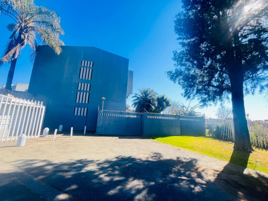 To Let 2 Bedroom Property for Rent in Northcliff Gauteng