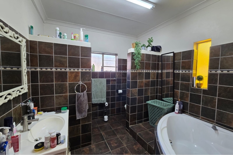 4 Bedroom Property for Sale in Sinoville Gauteng
