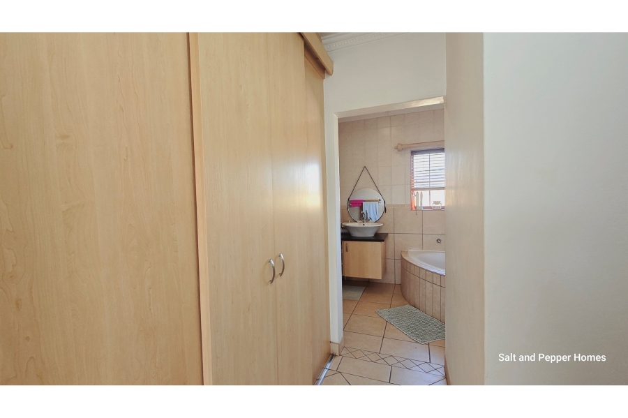 To Let 3 Bedroom Property for Rent in Rose Acres Estate Gauteng