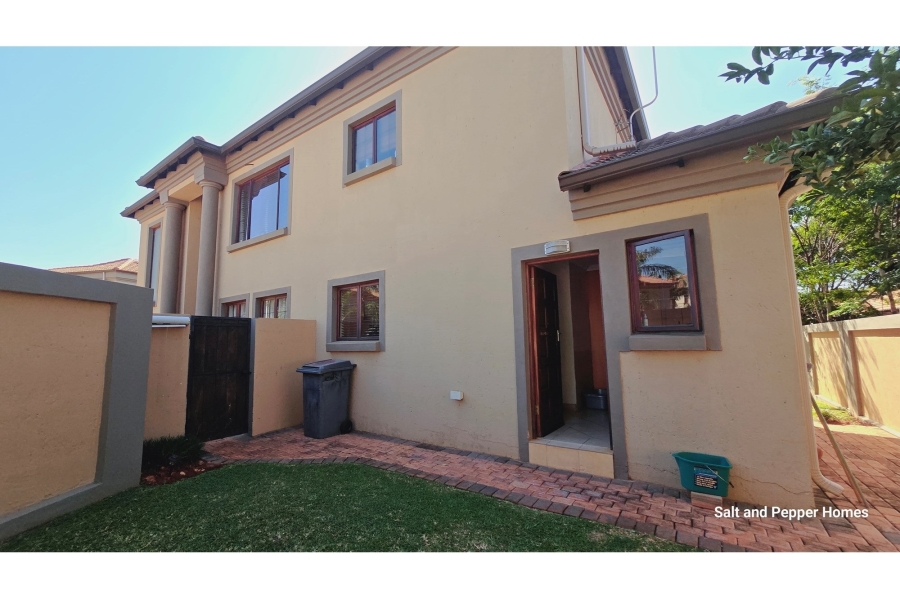 To Let 3 Bedroom Property for Rent in Rose Acres Estate Gauteng