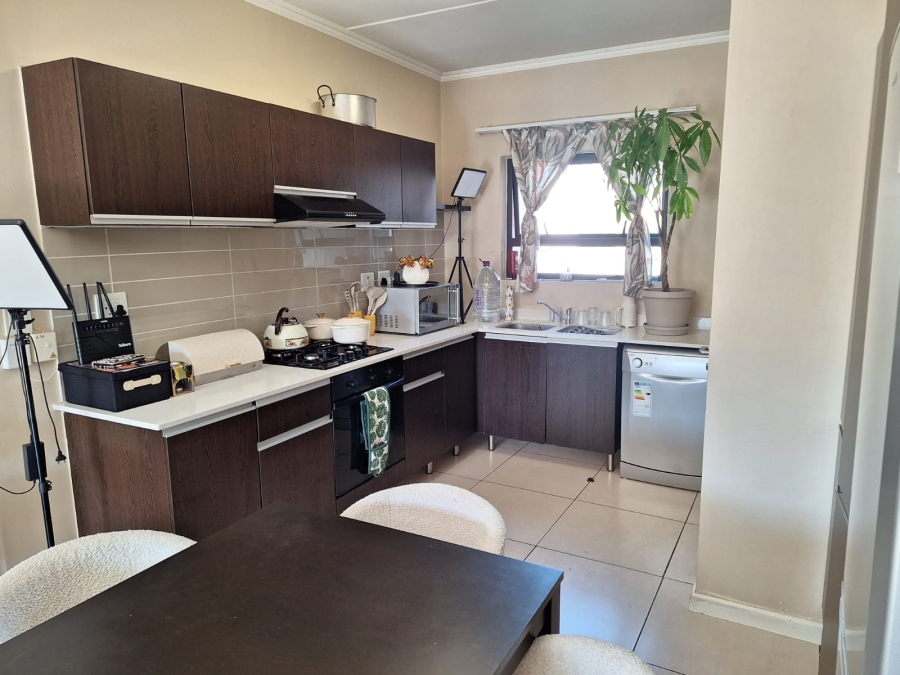 To Let 2 Bedroom Property for Rent in Fourways Gauteng