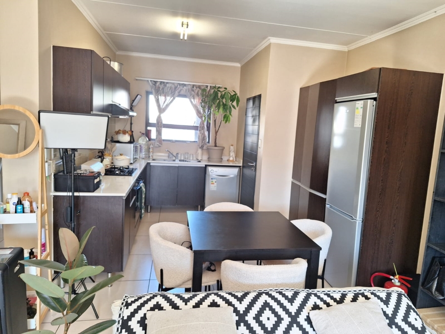 To Let 2 Bedroom Property for Rent in Fourways Gauteng