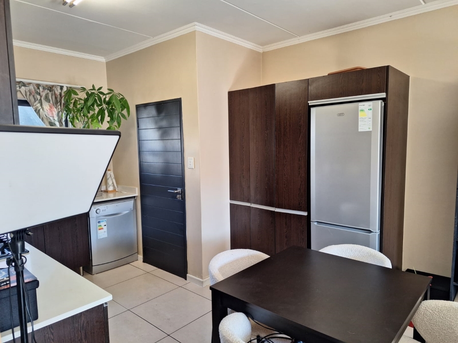 To Let 2 Bedroom Property for Rent in Fourways Gauteng