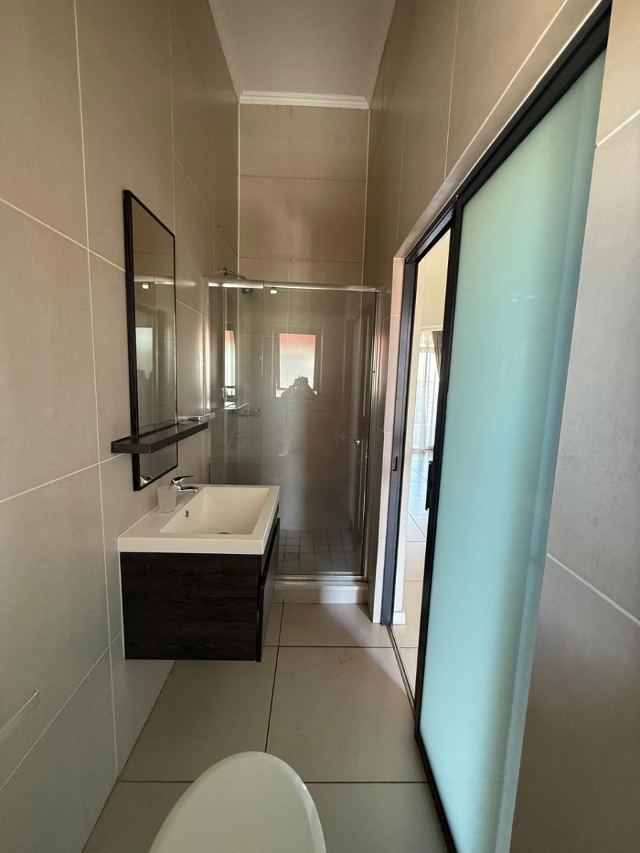 To Let 2 Bedroom Property for Rent in Fourways Gauteng