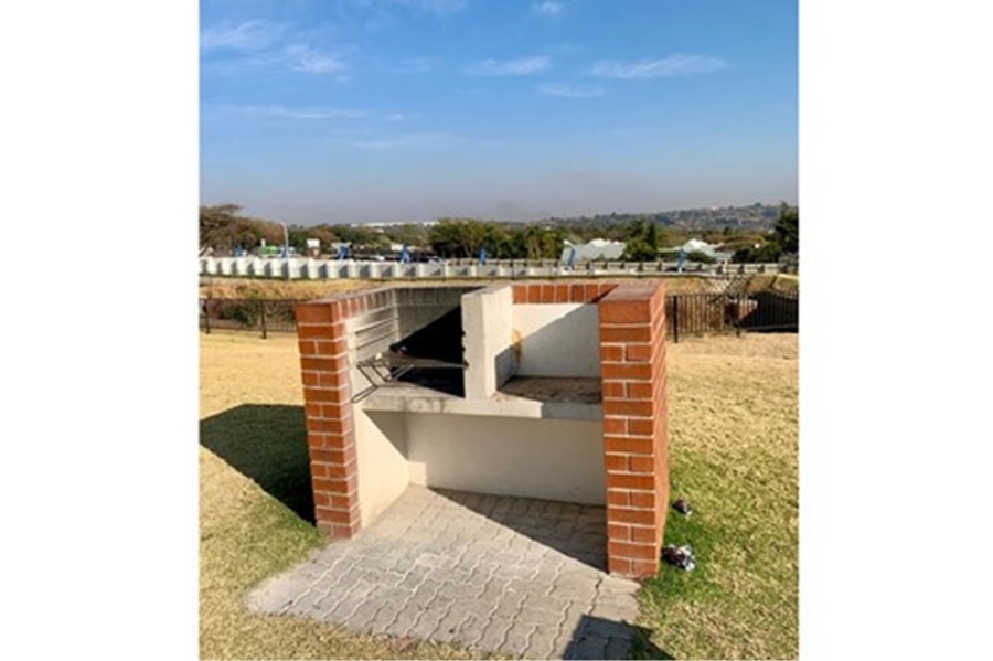 To Let 2 Bedroom Property for Rent in North Riding Gauteng