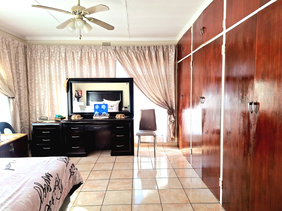 4 Bedroom Property for Sale in Sophiatown Gauteng