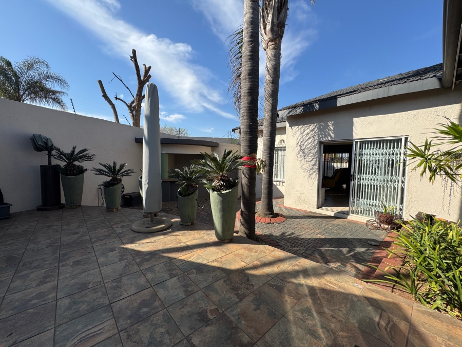 8 Bedroom Property for Sale in Birchleigh Gauteng