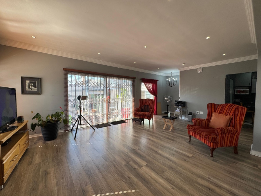 8 Bedroom Property for Sale in Birchleigh Gauteng