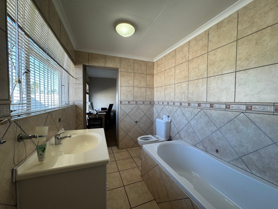 8 Bedroom Property for Sale in Birchleigh Gauteng