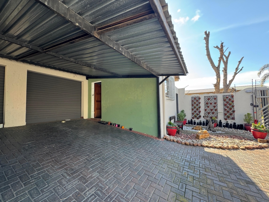 8 Bedroom Property for Sale in Birchleigh Gauteng