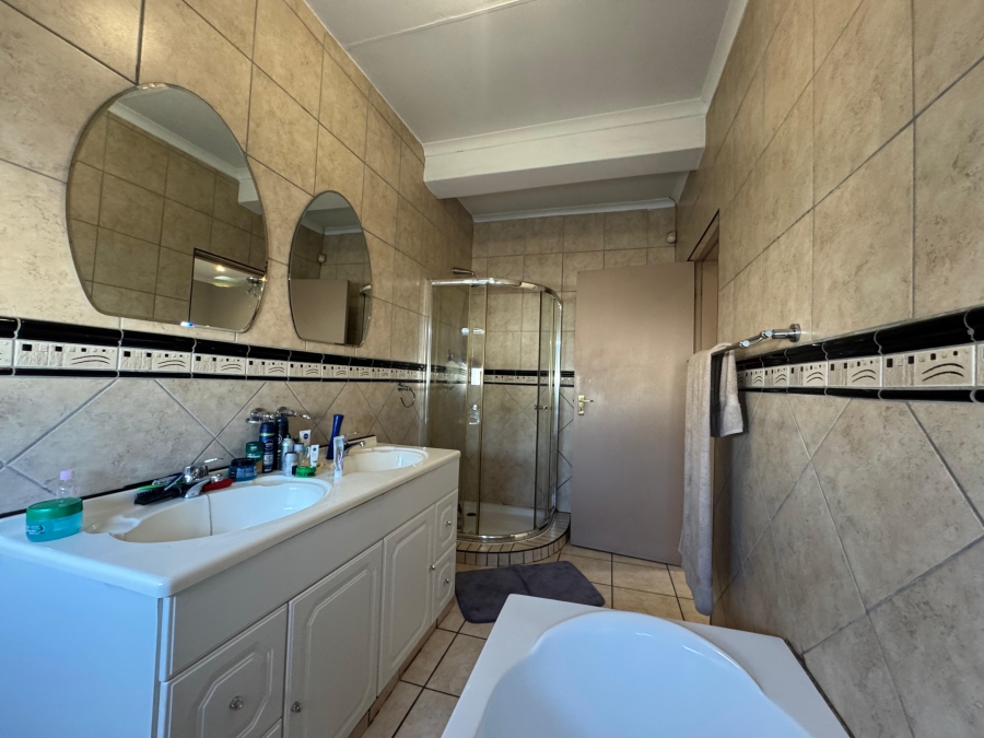 8 Bedroom Property for Sale in Birchleigh Gauteng