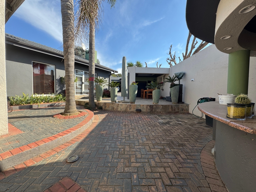 8 Bedroom Property for Sale in Birchleigh Gauteng