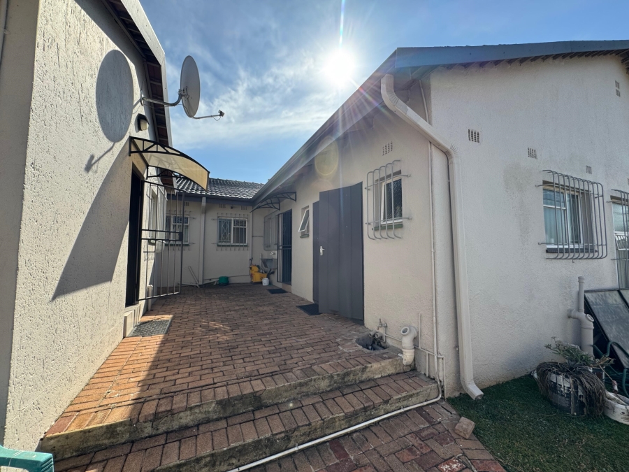 8 Bedroom Property for Sale in Birchleigh Gauteng