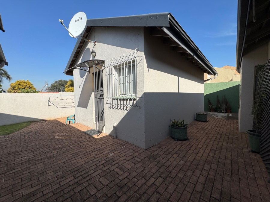 8 Bedroom Property for Sale in Birchleigh Gauteng