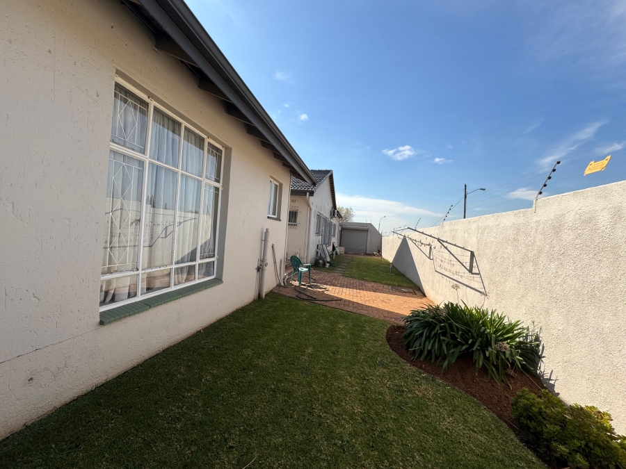 8 Bedroom Property for Sale in Birchleigh Gauteng