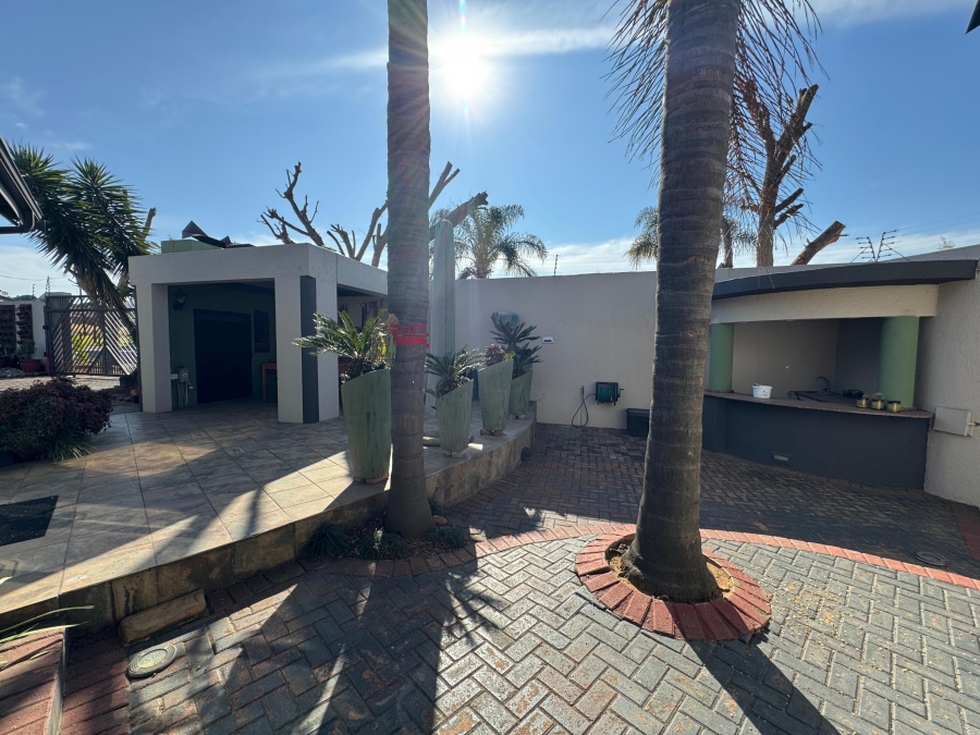 8 Bedroom Property for Sale in Birchleigh Gauteng