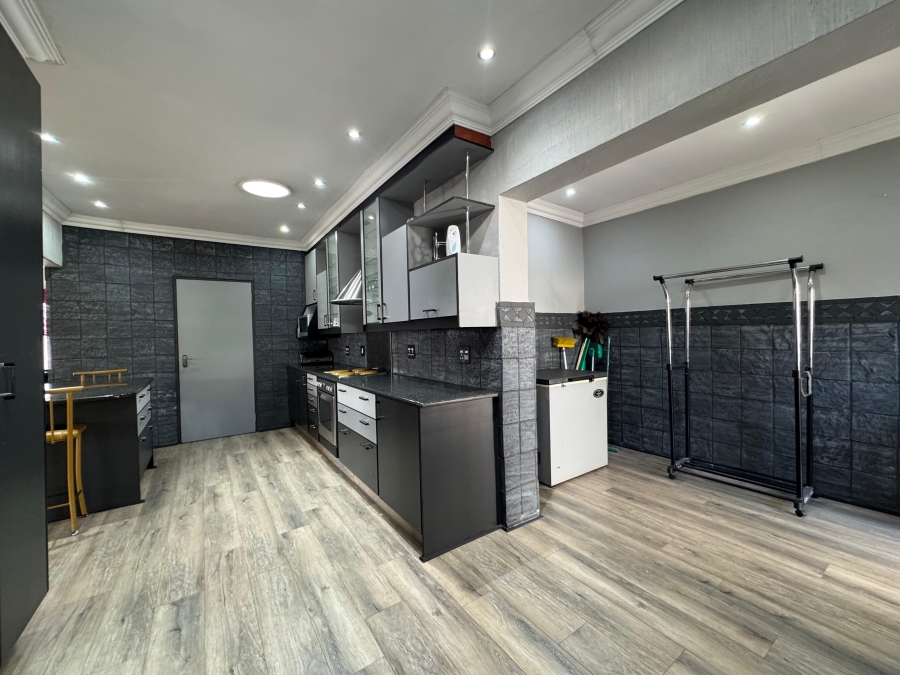 8 Bedroom Property for Sale in Birchleigh Gauteng