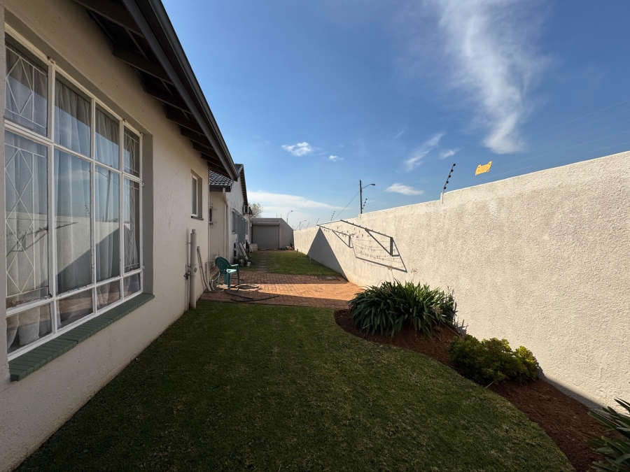 8 Bedroom Property for Sale in Birchleigh Gauteng
