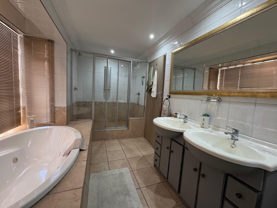 8 Bedroom Property for Sale in Birchleigh Gauteng