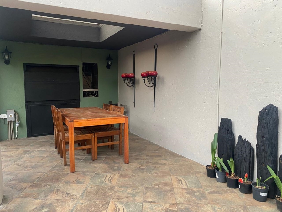 8 Bedroom Property for Sale in Birchleigh Gauteng