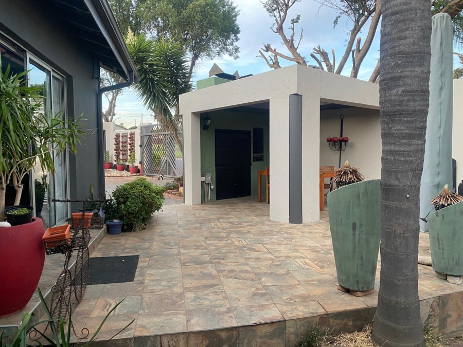 8 Bedroom Property for Sale in Birchleigh Gauteng