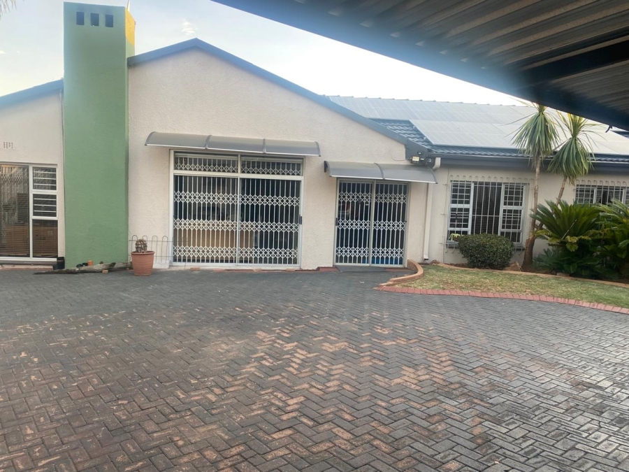 8 Bedroom Property for Sale in Birchleigh Gauteng