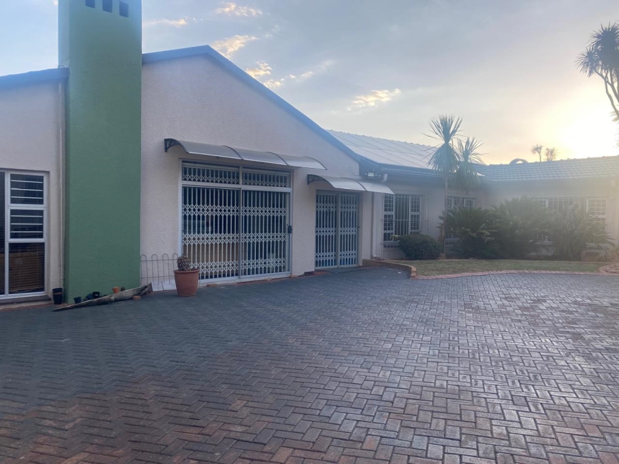 8 Bedroom Property for Sale in Birchleigh Gauteng