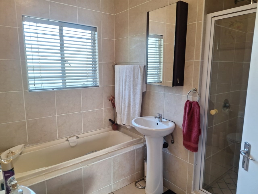 3 Bedroom Property for Sale in North Riding Gauteng