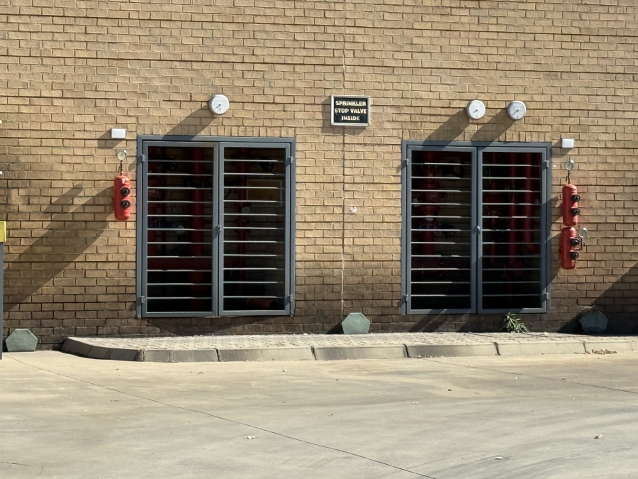 To Let commercial Property for Rent in Gosforth Park Gauteng