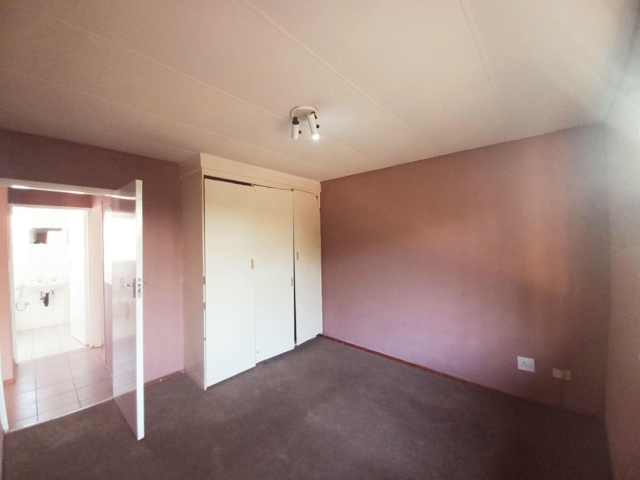 2 Bedroom Property for Sale in Lindhaven Gauteng