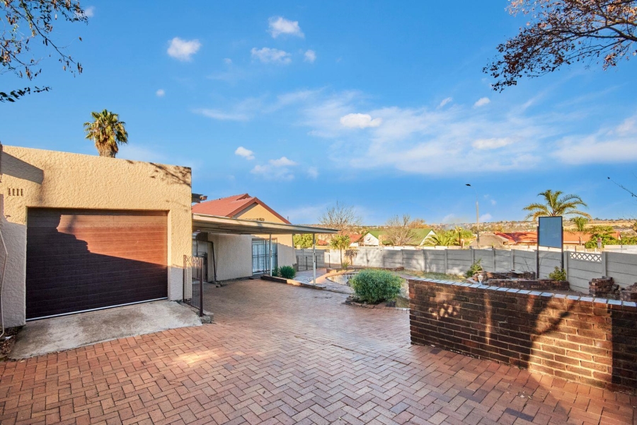 3 Bedroom Property for Sale in Lindhaven Gauteng