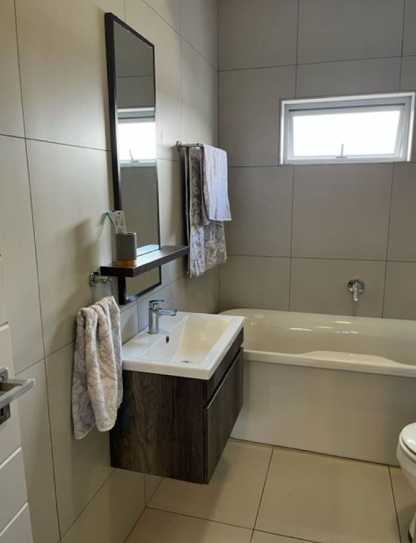 1 Bedroom Property for Sale in Bryanston Gauteng