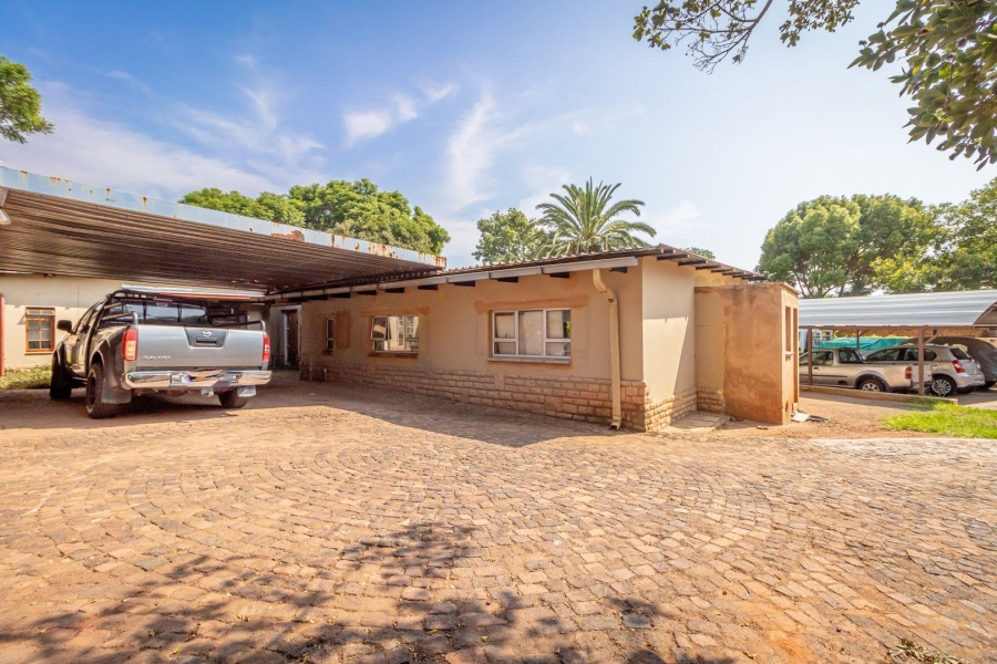 4 Bedroom Property for Sale in Wilro Park Gauteng