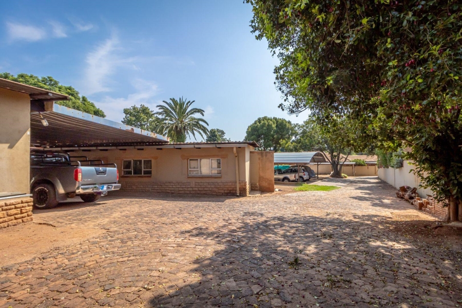 4 Bedroom Property for Sale in Wilro Park Gauteng