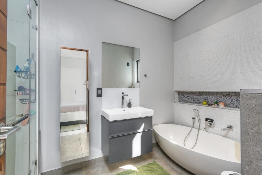 4 Bedroom Property for Sale in Waterfall Country Estate Gauteng