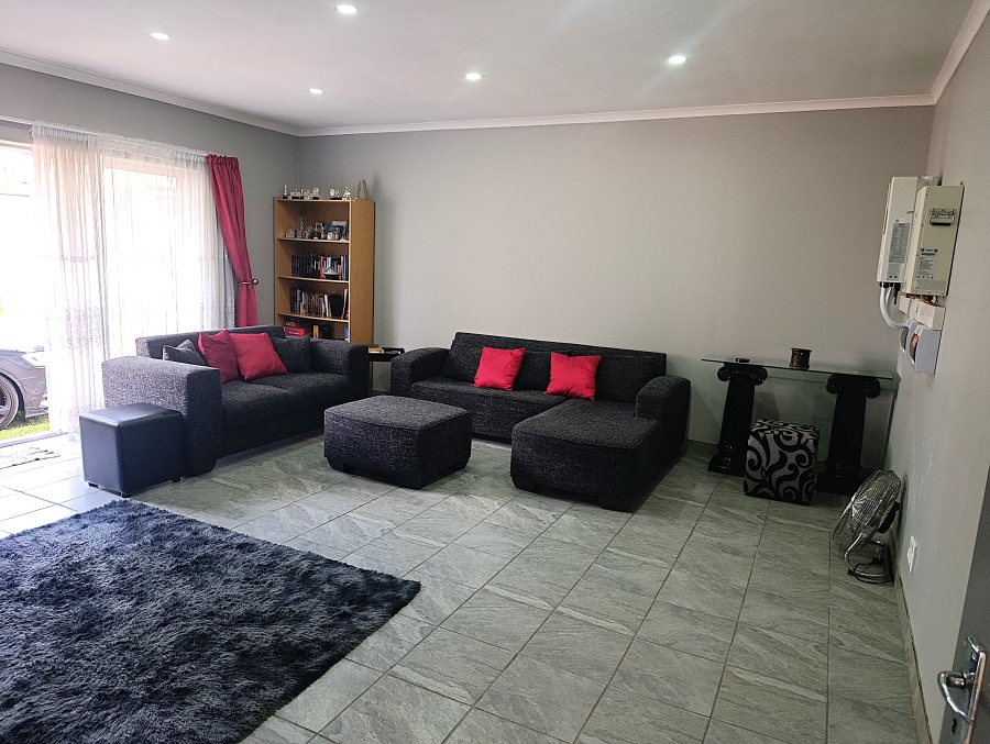 3 Bedroom Property for Sale in Thatchfield Estate Gauteng