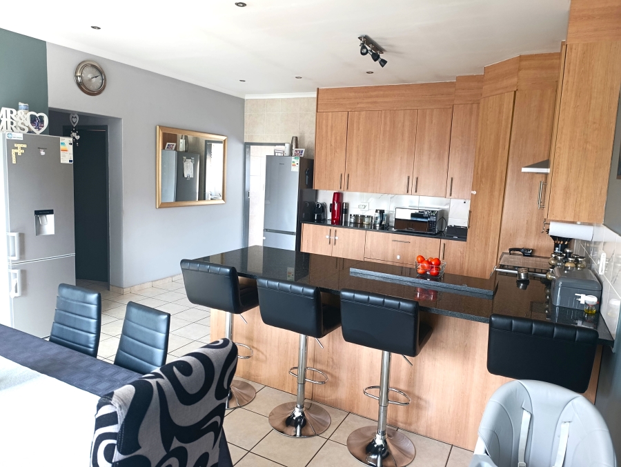 3 Bedroom Property for Sale in Thatchfield Estate Gauteng