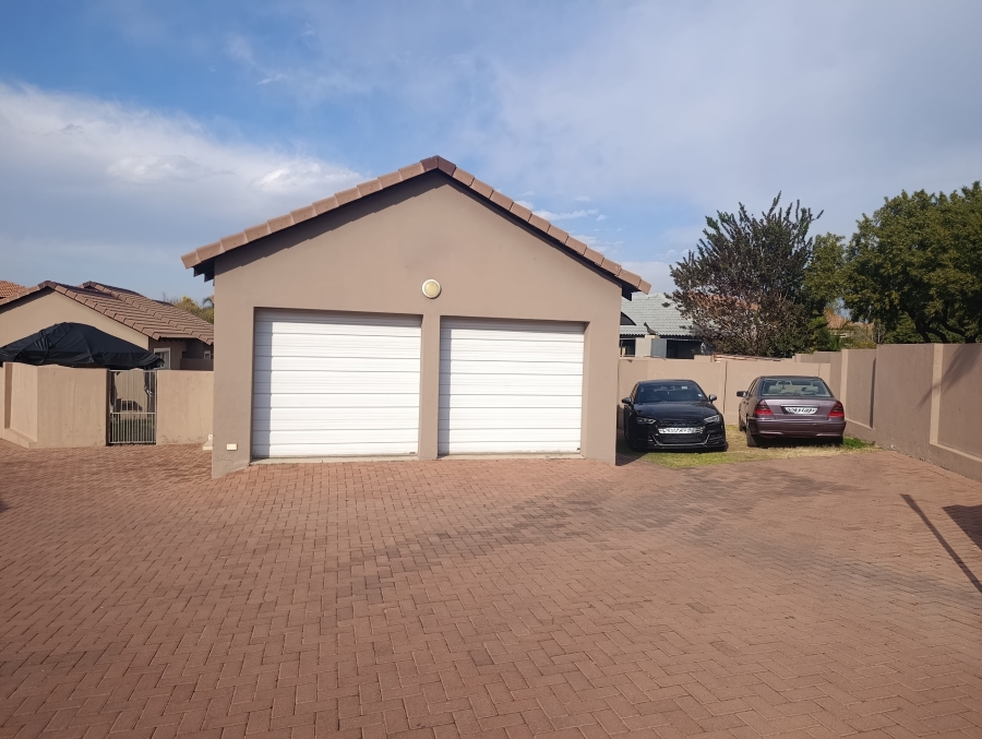 3 Bedroom Property for Sale in Thatchfield Estate Gauteng